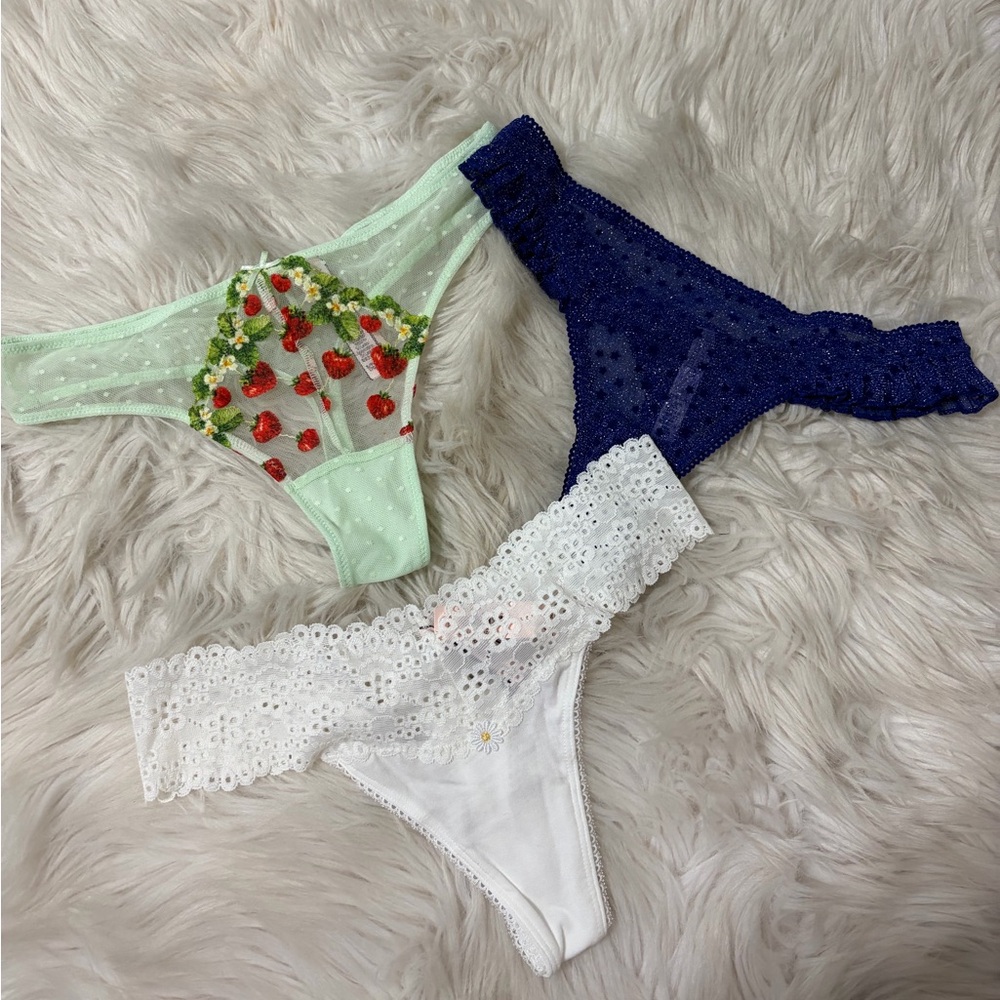 Victoria’s Secret Thong Bundle Size S